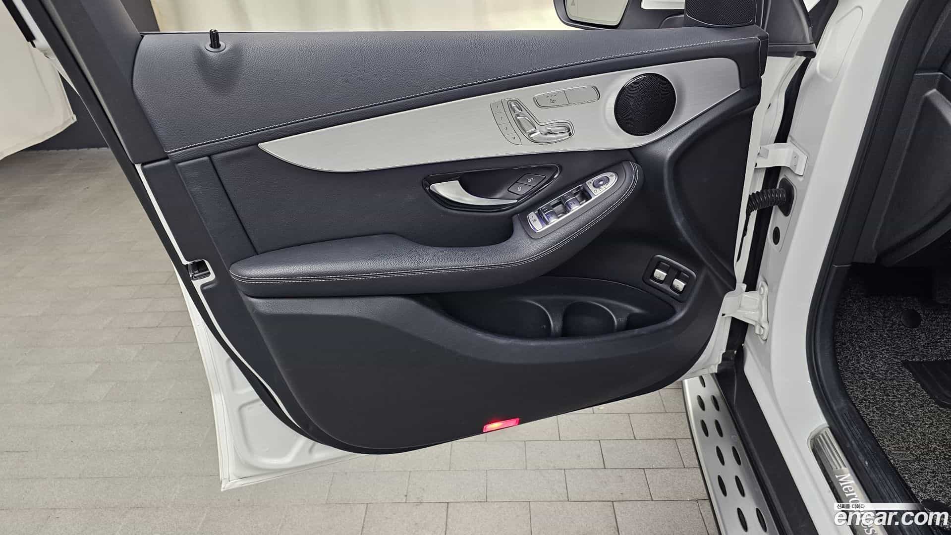 GLC-Class Mercedes-Benz 2021.0-INNER-034