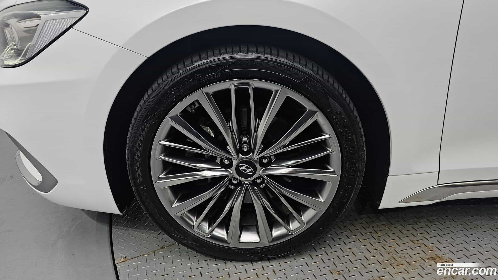 Grandeur Hyundai 2018.9-OUTER-005