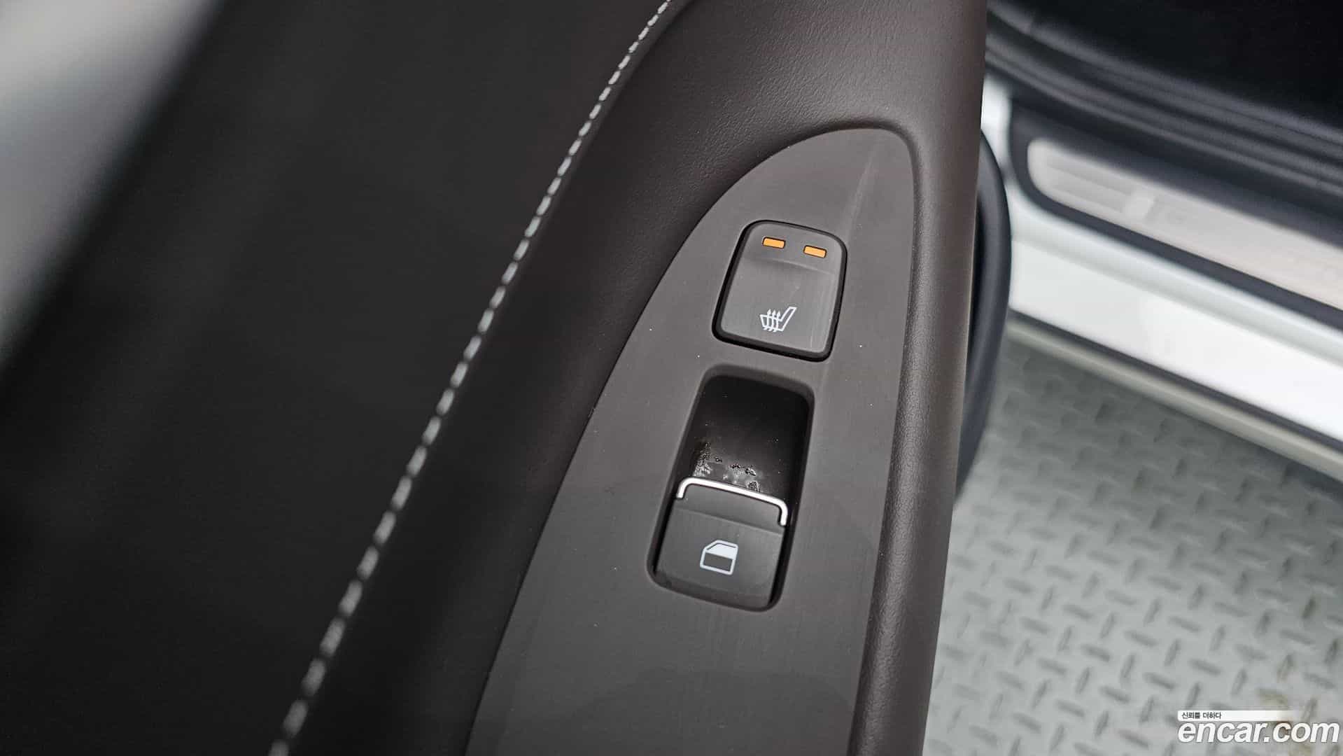 Grandeur Hyundai 2018.9-OPTION-023