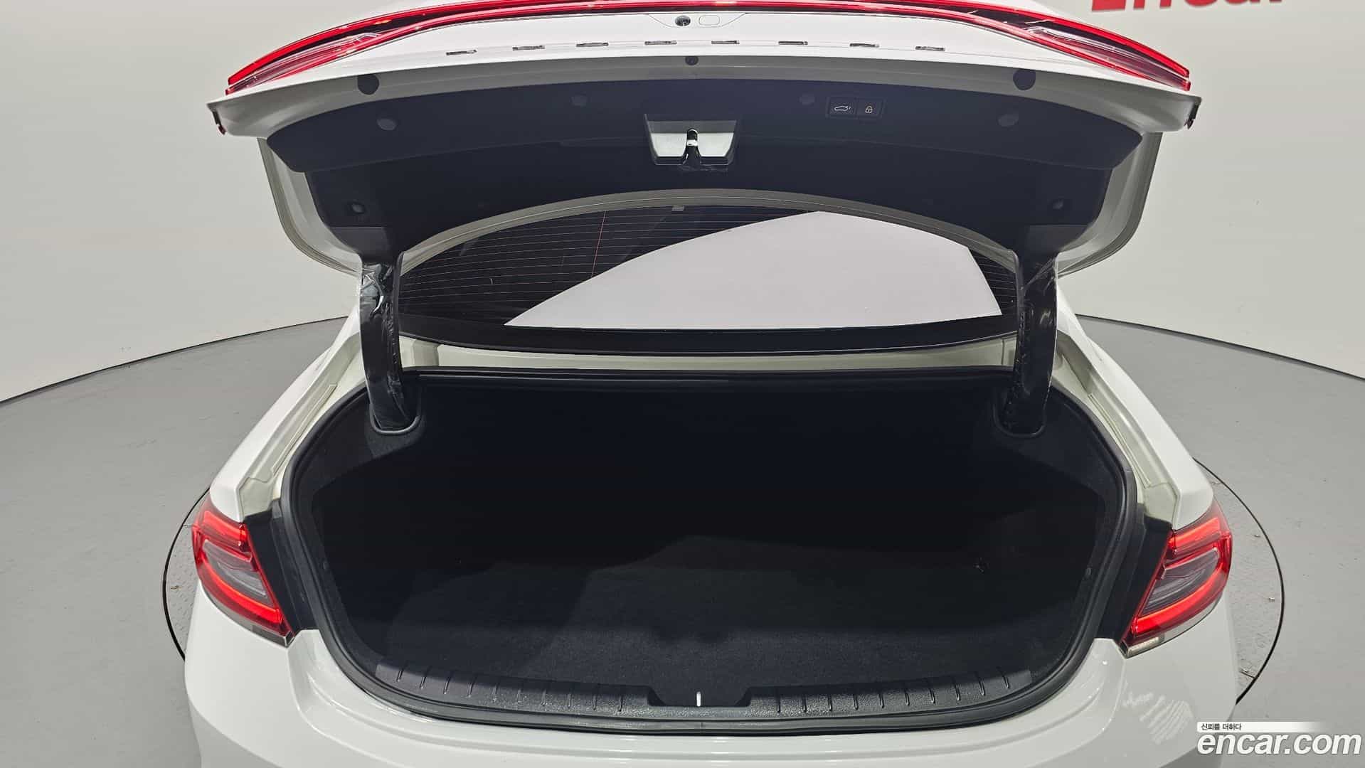 Grandeur Hyundai 2018.9-OPTION-024