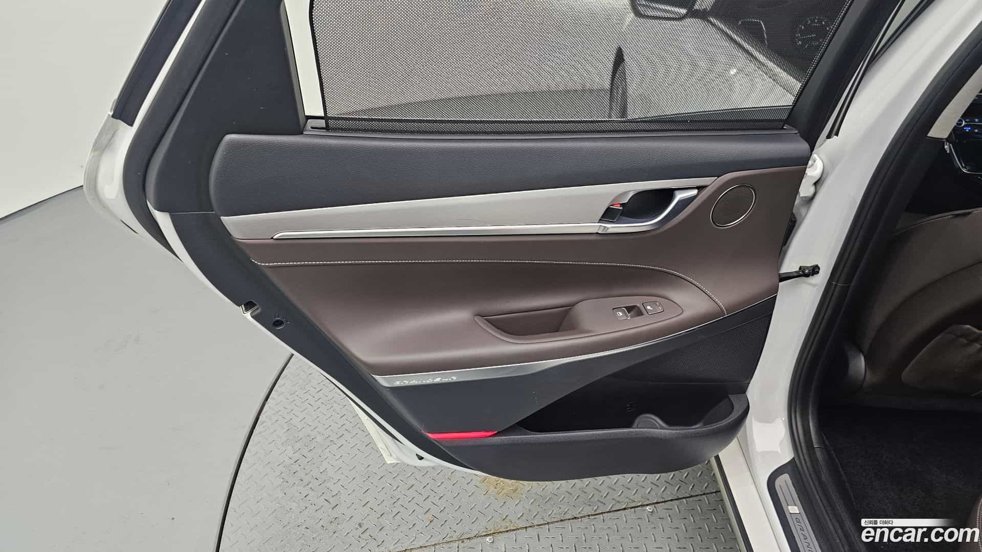 Grandeur Hyundai 2018.9-INNER-035