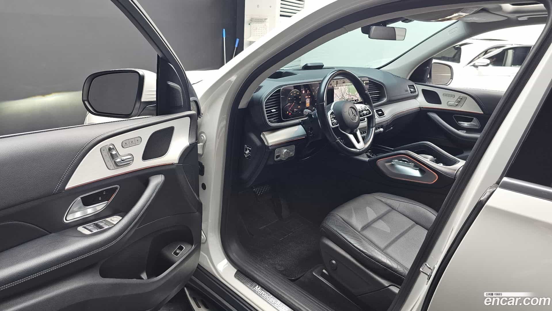 GLE-Class Mercedes-Benz 2021.6-INNER-010
