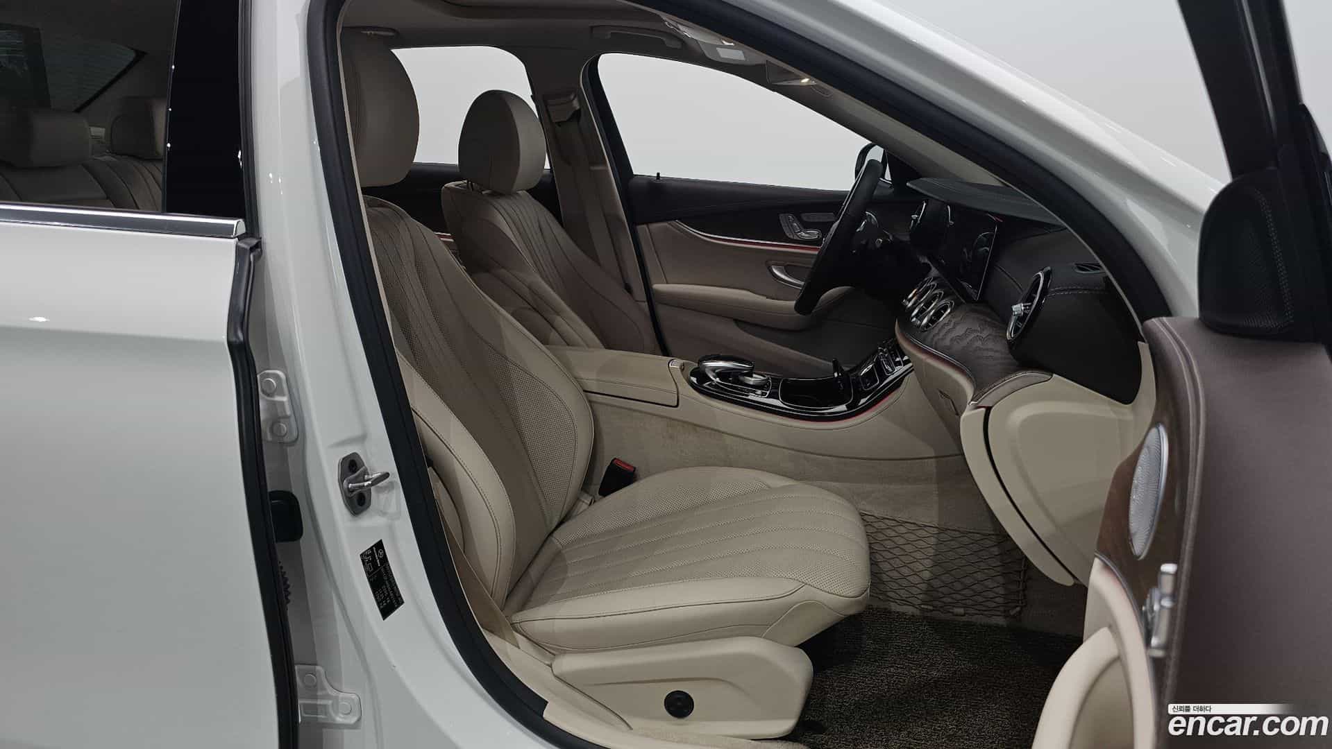 E-Class Mercedes-Benz 2020.5-INNER-010