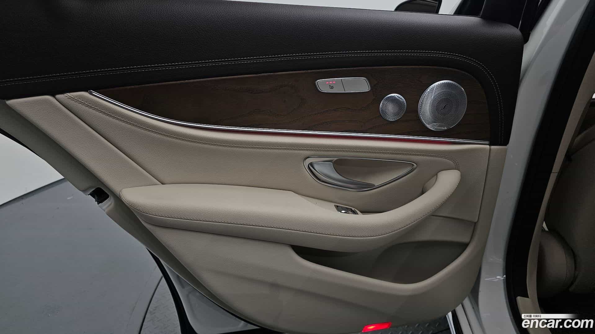 E-Class Mercedes-Benz 2020.5-INNER-035