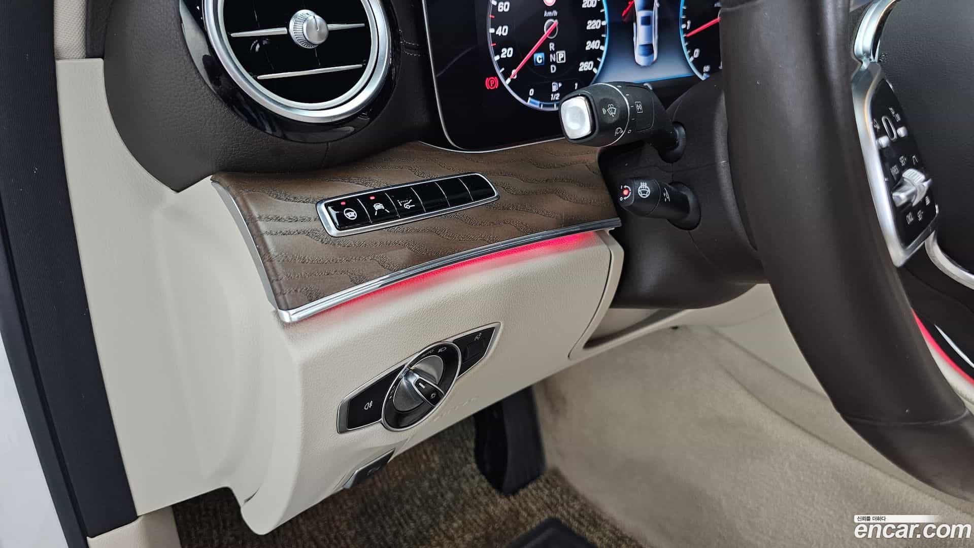 E-Class Mercedes-Benz 2020.5-OPTION-041