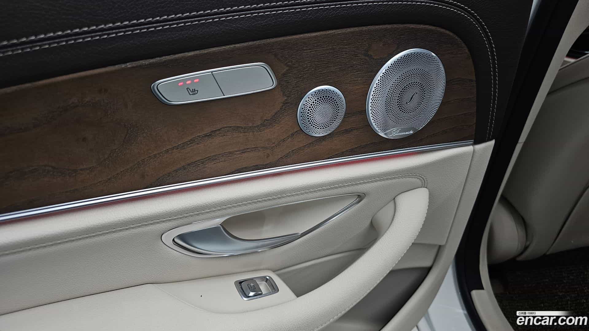 E-Class Mercedes-Benz 2020.5-OPTION-046