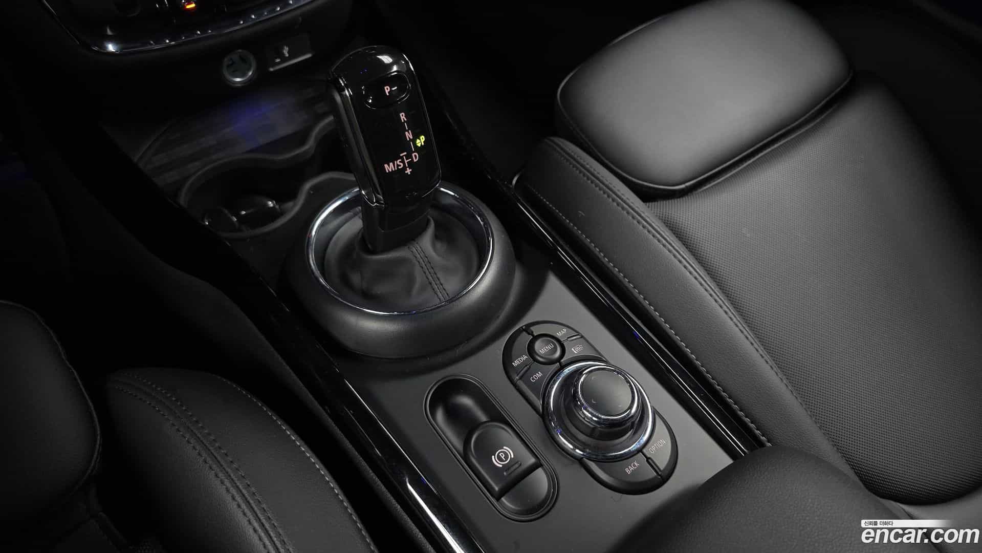 Clubman Mini 2023.5-INNER-009