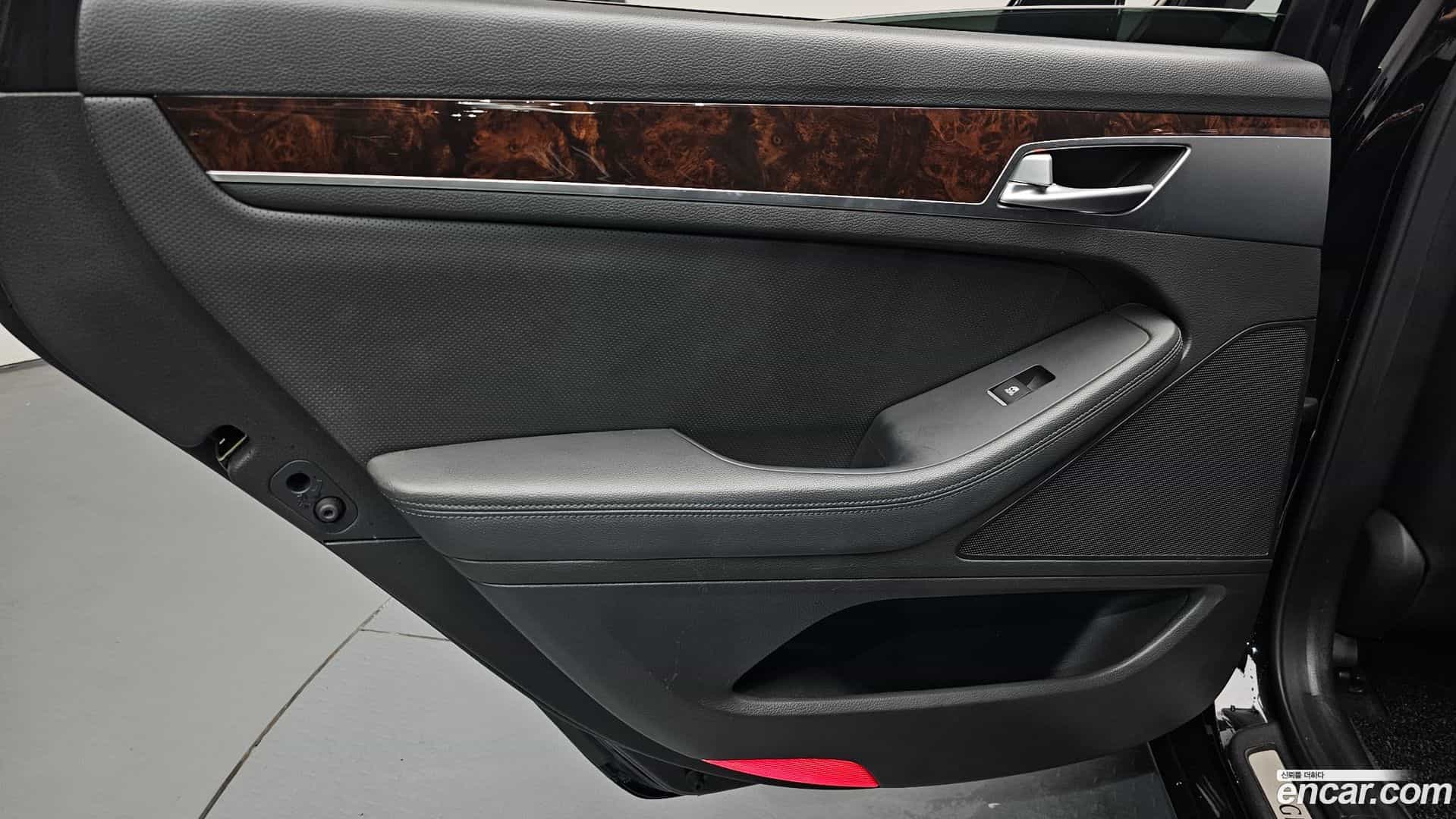Genesis Hyundai 2016.1-INNER-035