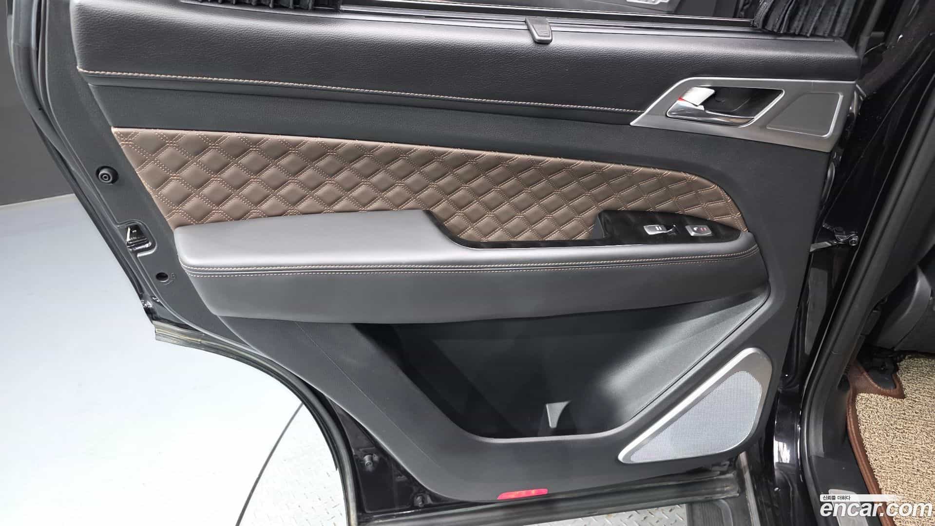 Rexton KG Mobility 2022.8-INNER-035