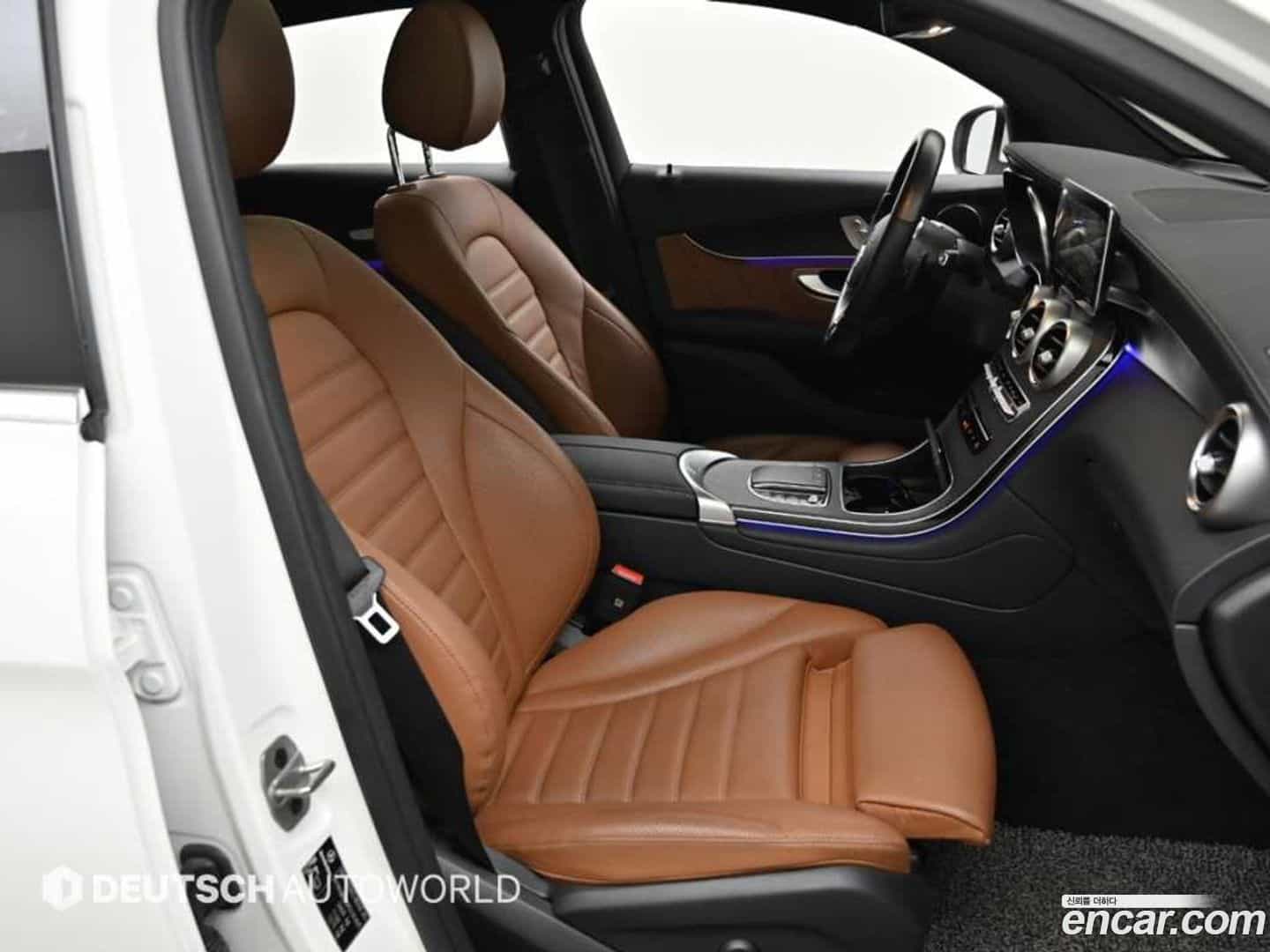 GLC-Class Mercedes-Benz 2022.10-INNER-010