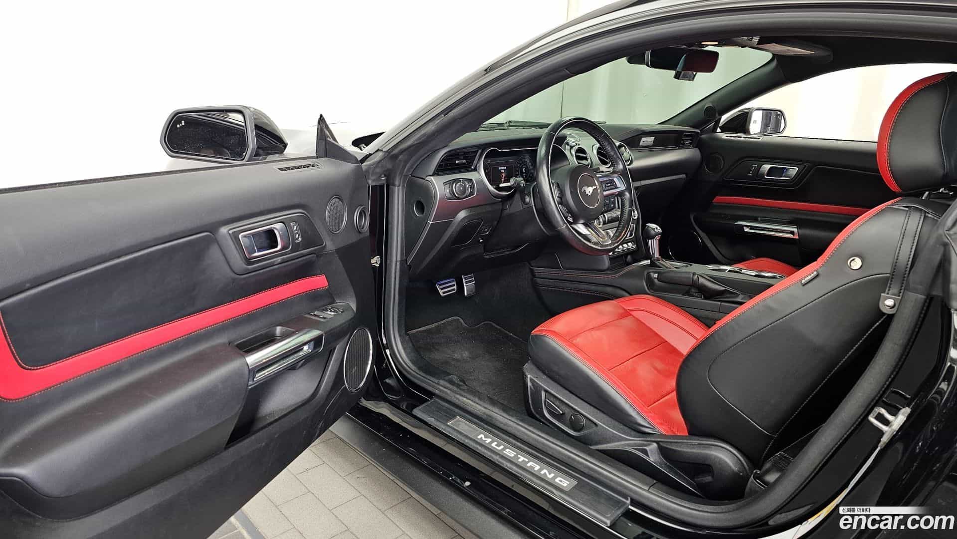 Mustang Ford 2022.3-INNER-010