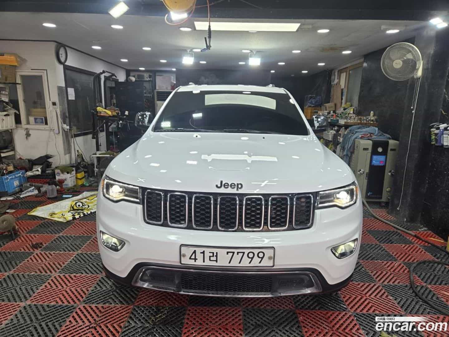 Cherokee Jeep 2019.5-OUTER-001