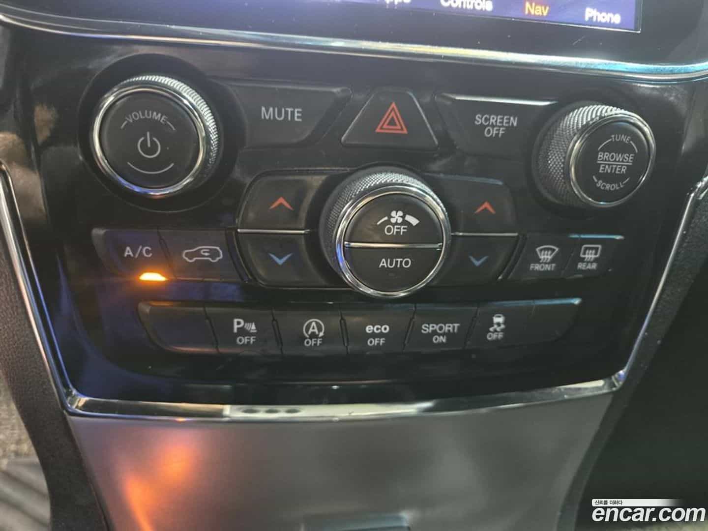 Cherokee Jeep 2019.5-INNER-007