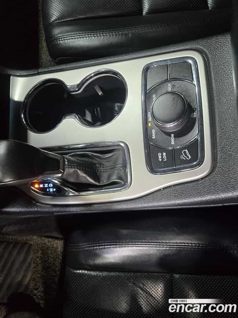 Cherokee Jeep 2019.5-INNER-008