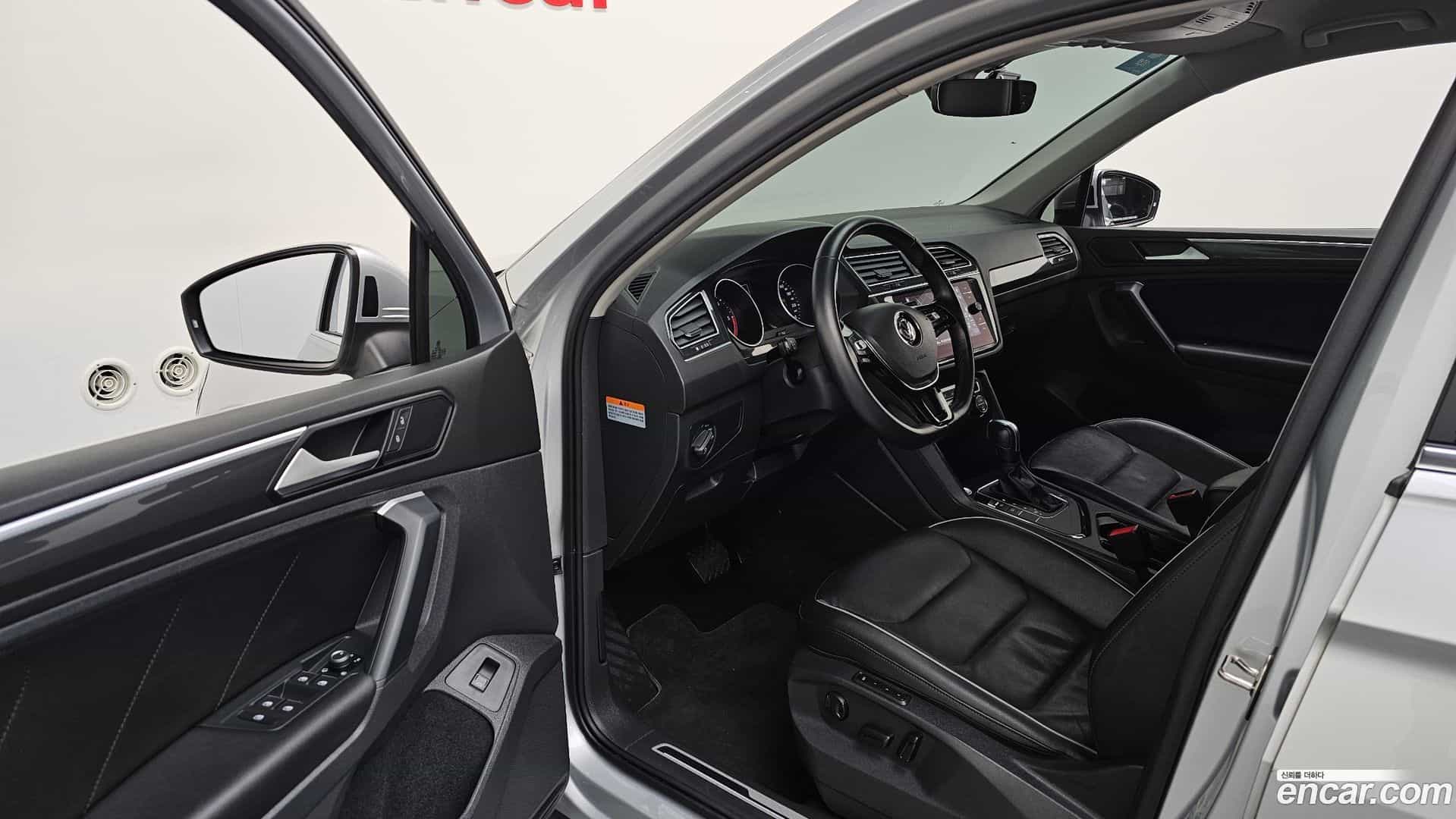 Tiguan Volkswagen 2019.10-INNER-010