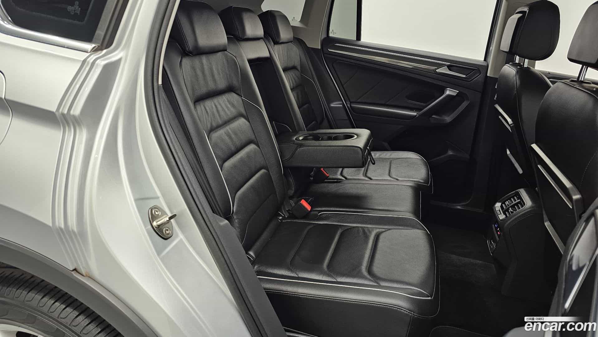 Tiguan Volkswagen 2019.10-OPTION-016