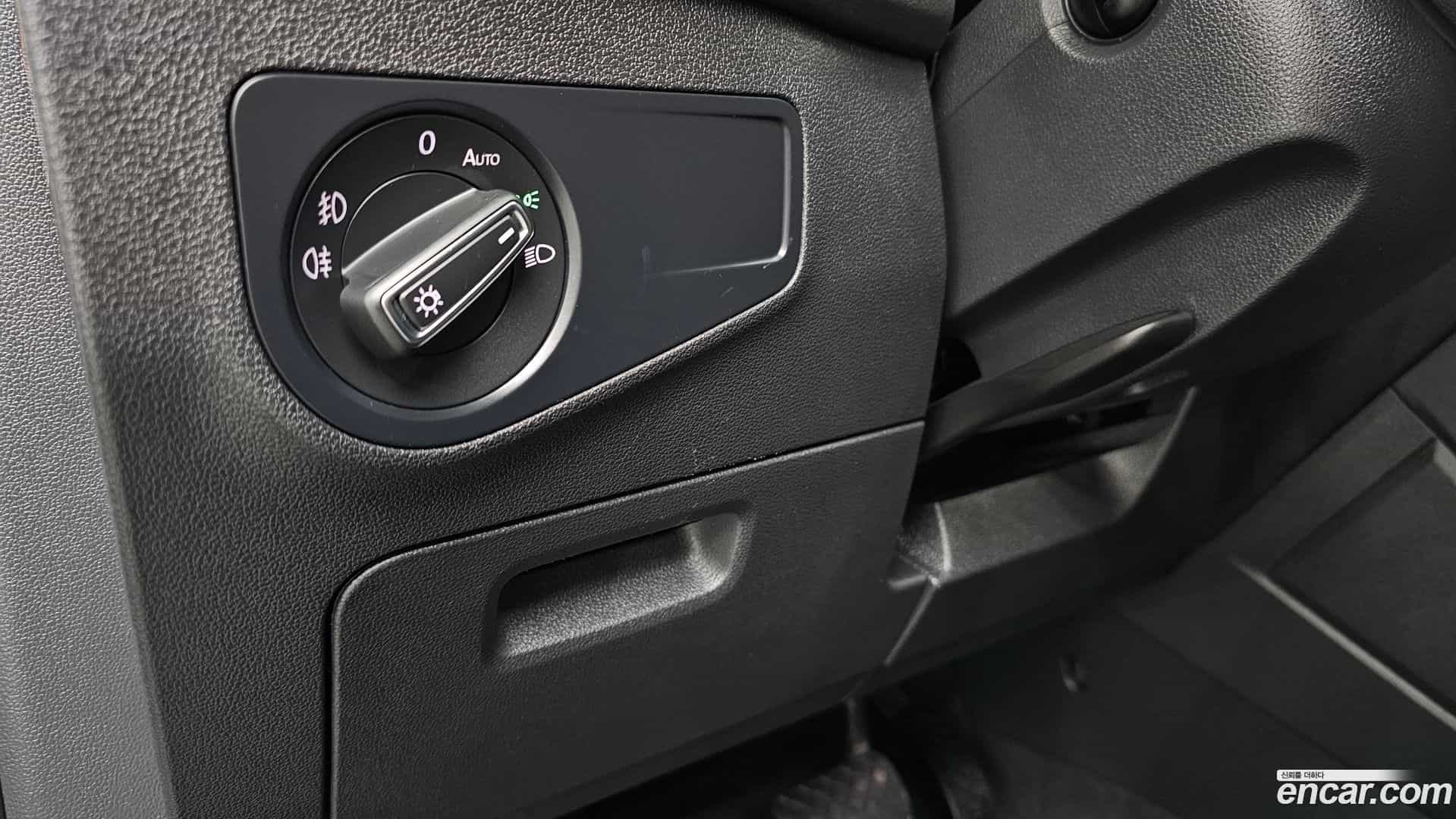 Tiguan Volkswagen 2019.10-OPTION-024