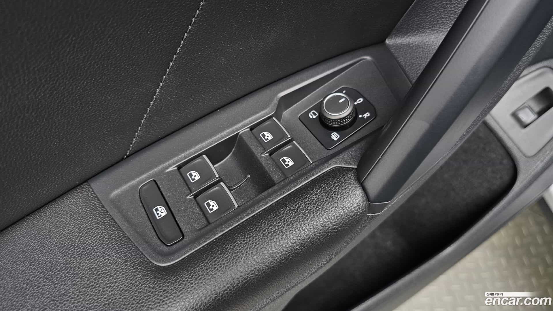 Tiguan Volkswagen 2019.10-OPTION-043