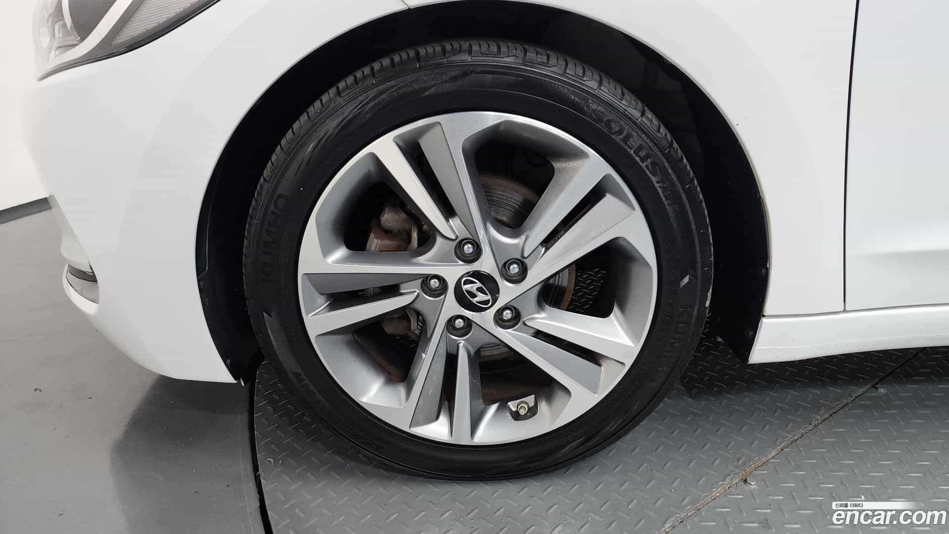 AVANTE Hyundai 2016.11-OUTER-005