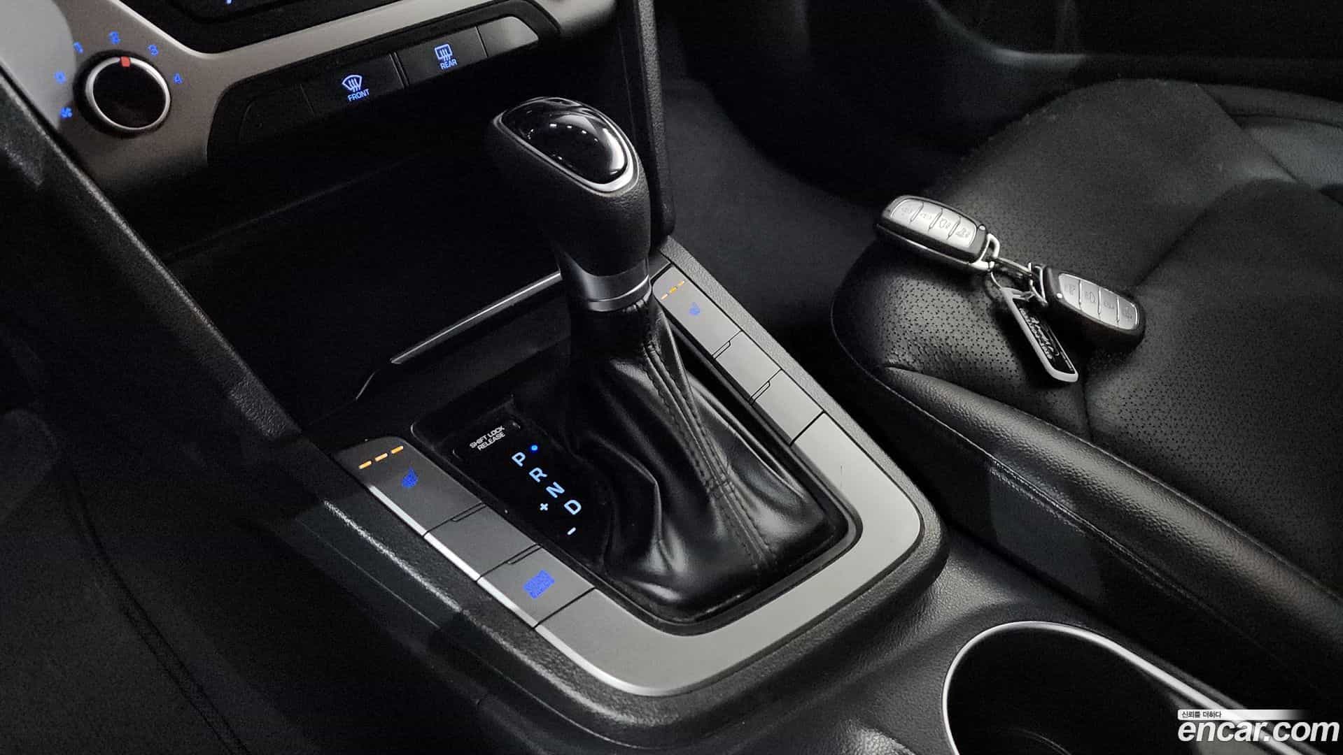 AVANTE Hyundai 2016.11-INNER-009