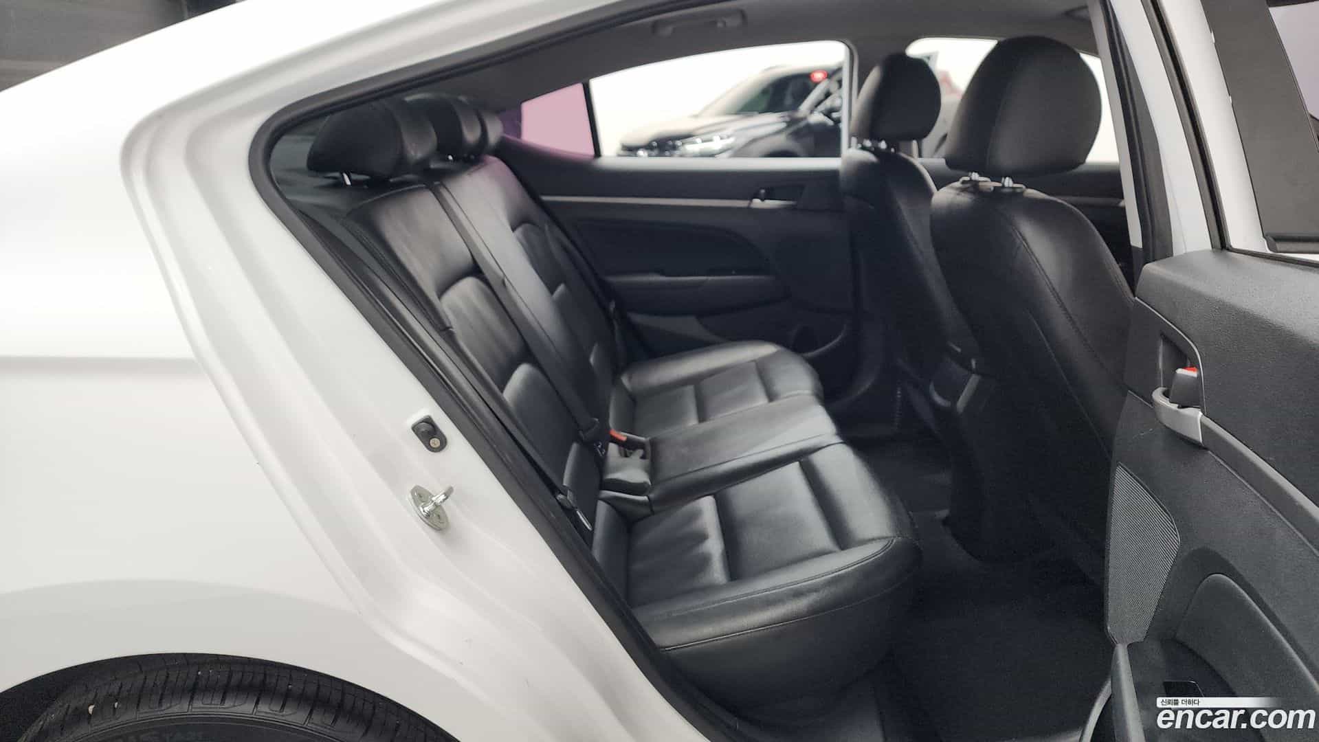 AVANTE Hyundai 2016.11-OPTION-015