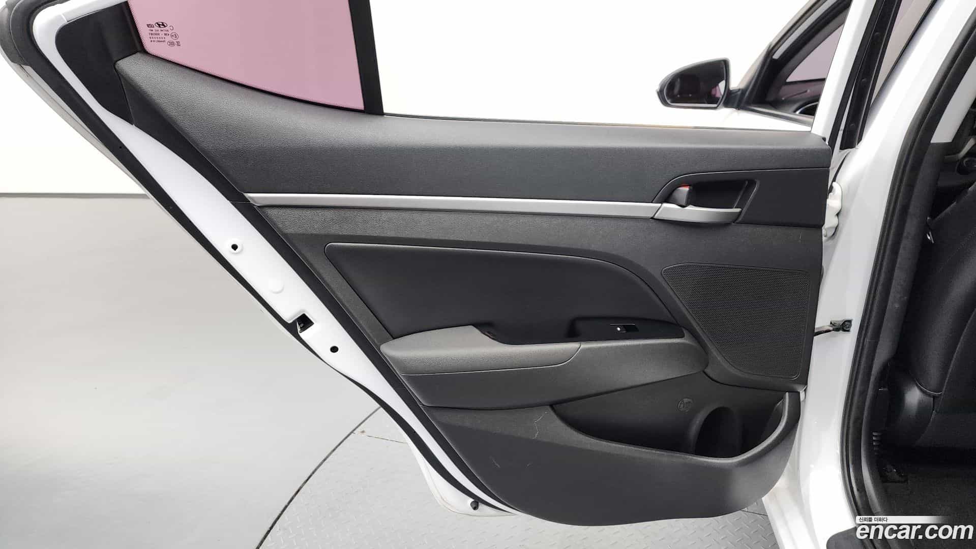 AVANTE Hyundai 2016.11-INNER-035