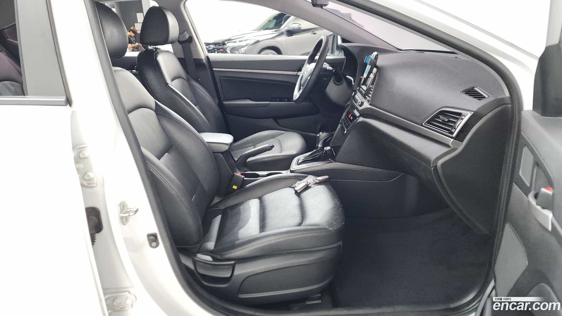 AVANTE Hyundai 2016.11-INNER-036