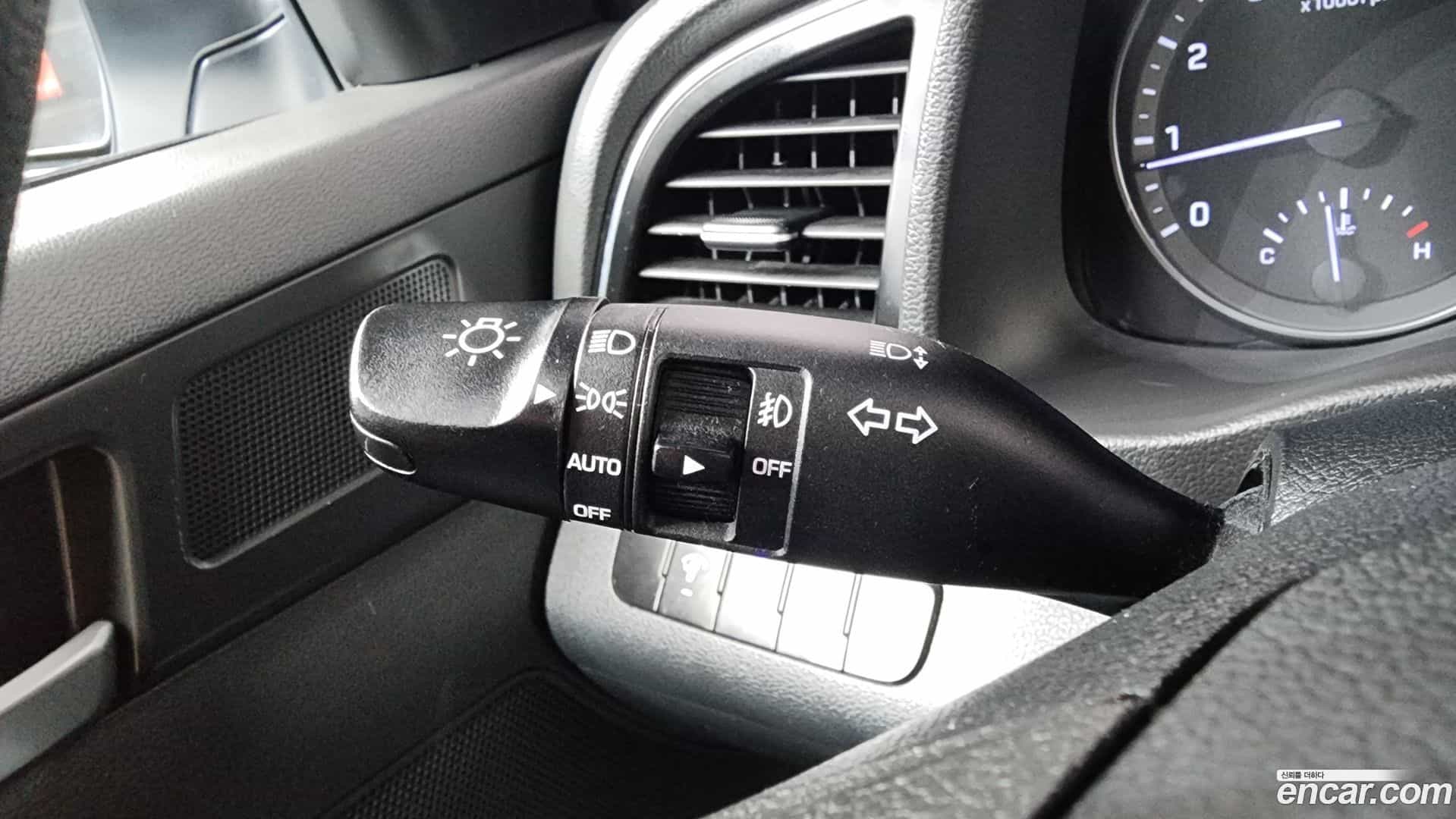 AVANTE Hyundai 2016.11-OPTION-047