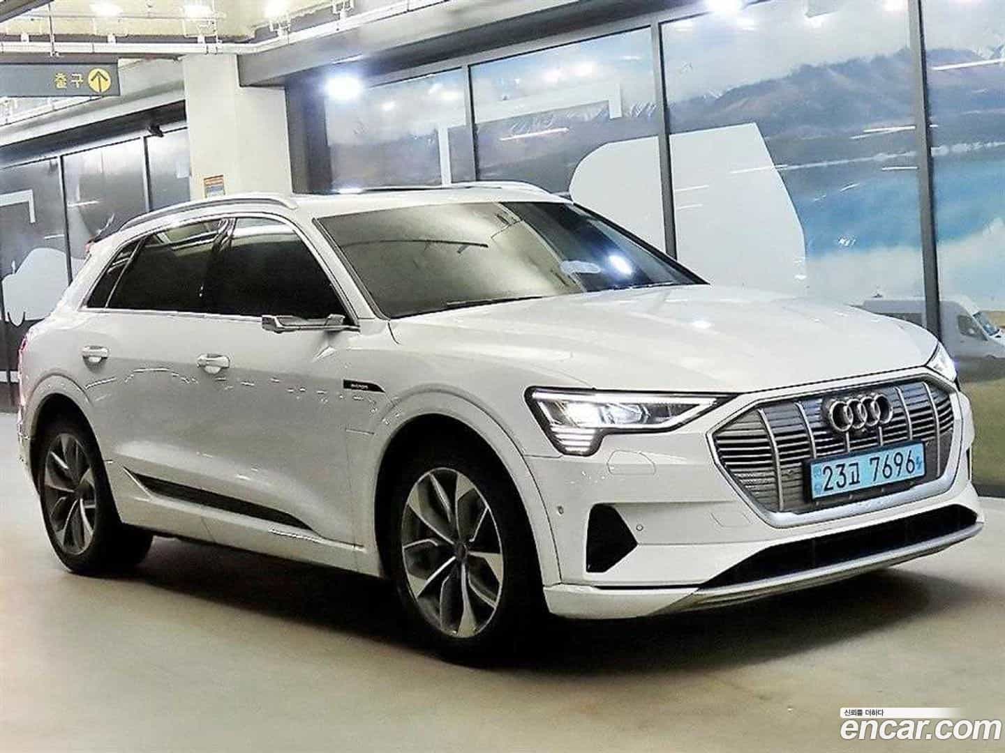 e-tron Audi 2021.10-OUTER-002
