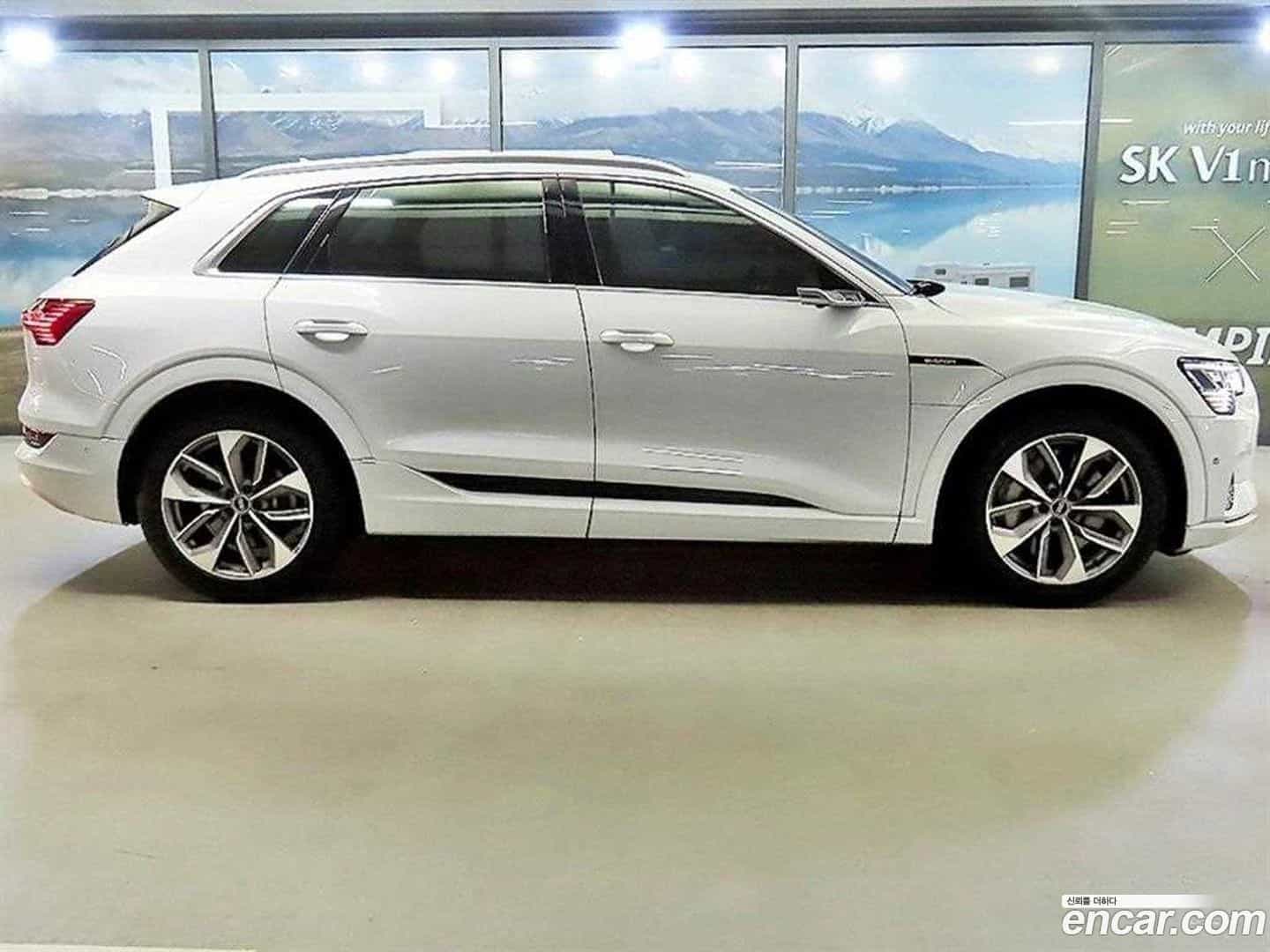 e-tron Audi 2021.10-OUTER-003