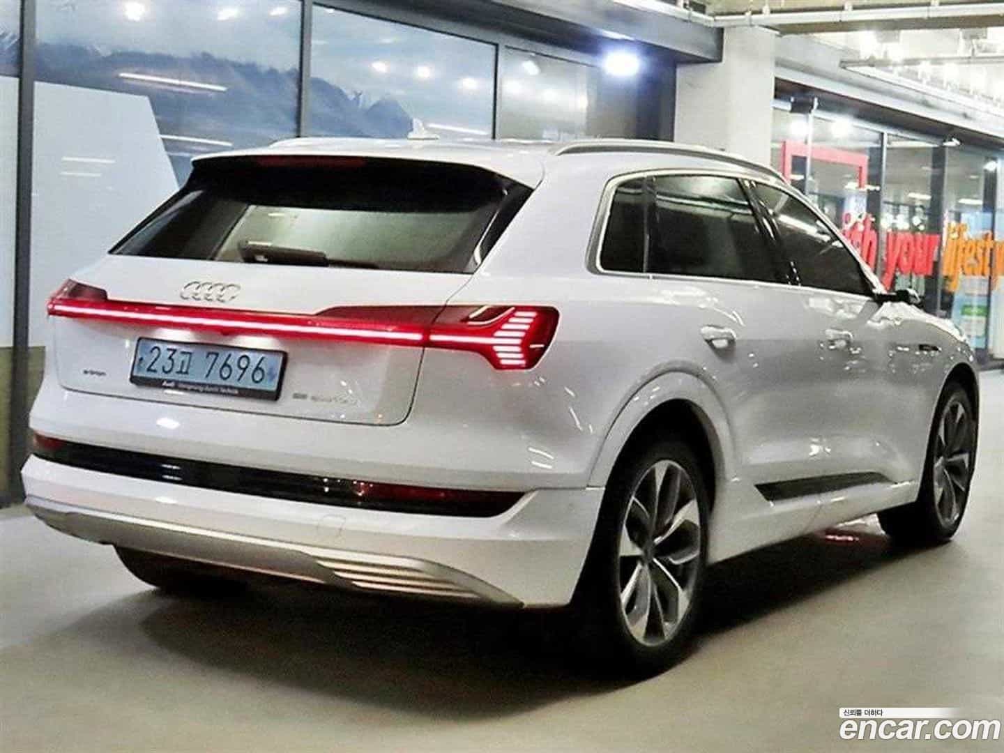 e-tron Audi 2021.10-OUTER-004