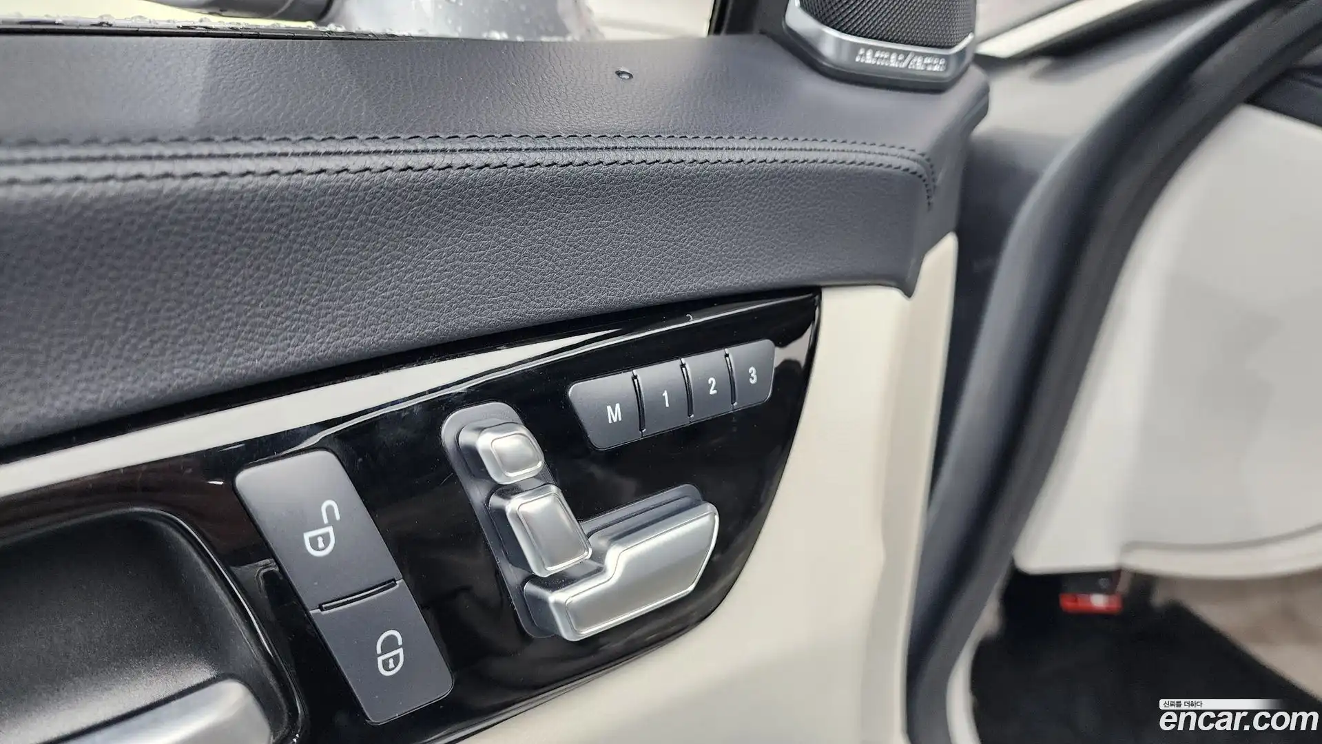 CLS-Class Mercedes-Benz 2011.11-OPTION-021