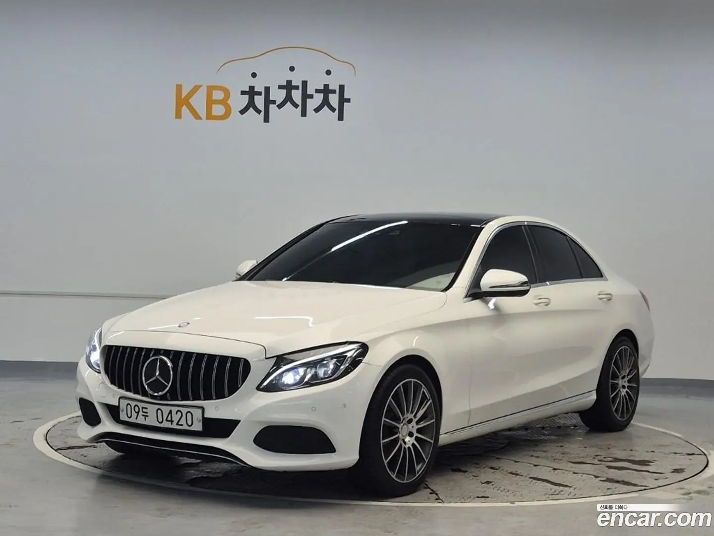Main__Slider__Photo:C-Class Mercedes-Benz 2015.9-0