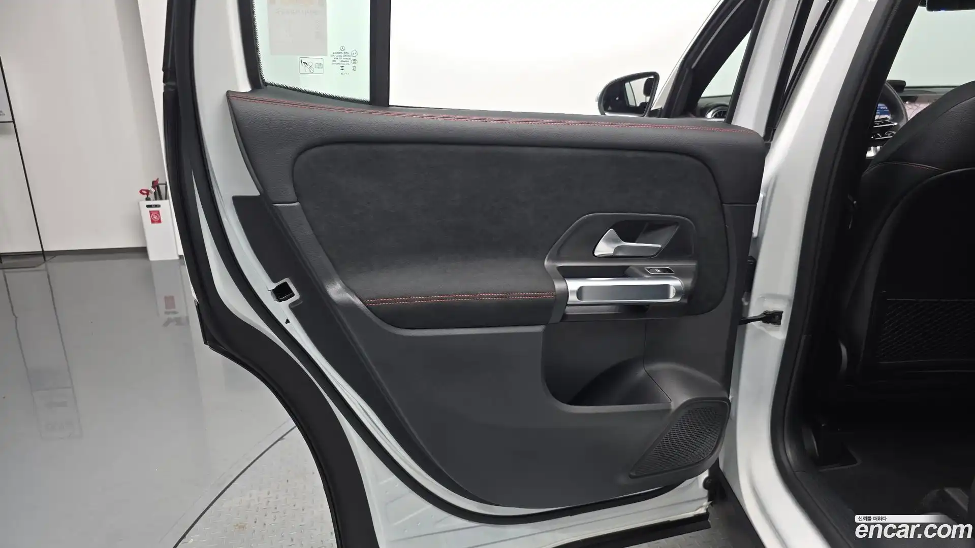 GLB-Class Mercedes-Benz 2025.4-INNER-035