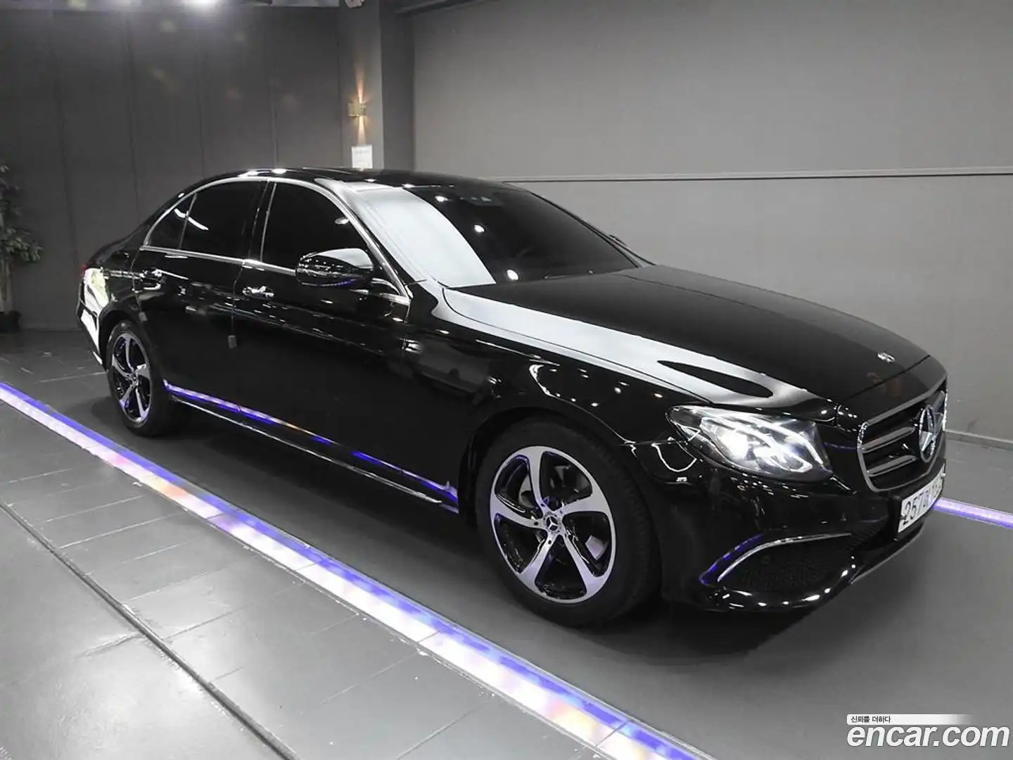 E-Class Mercedes-Benz 2019.11-OPTION-024