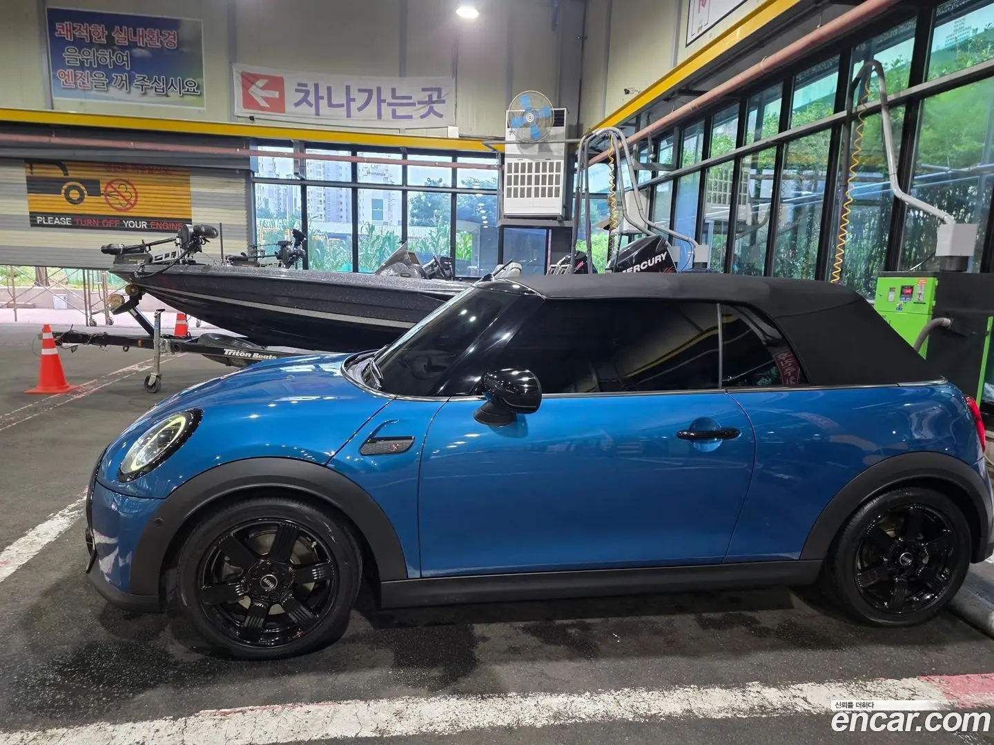 Main__Slider__Photo:Cooper Convertible Mini 2022.10-1