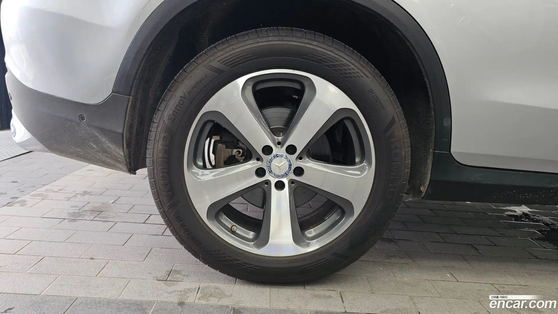 GLC-Class Mercedes-Benz 2017.2-OUTER-005