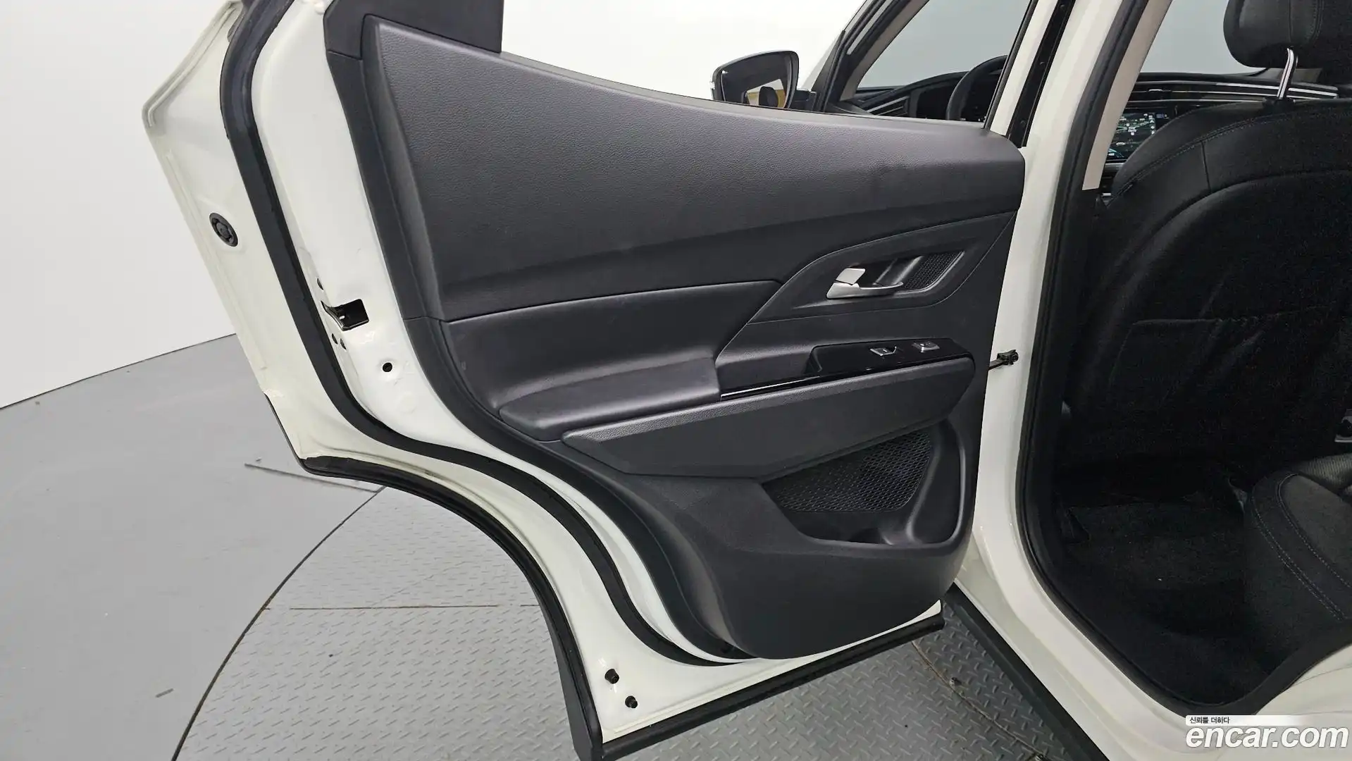 KORANDO KG Mobility 2022.9-INNER-035