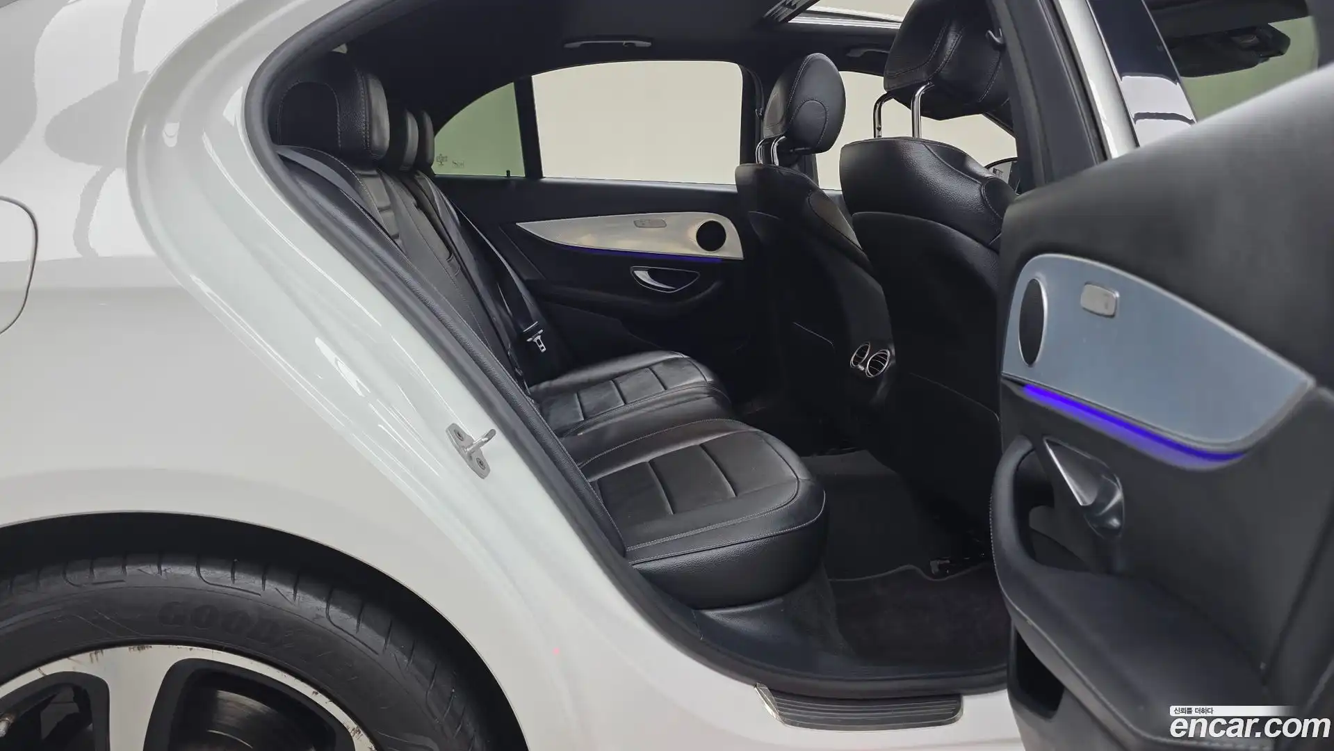 E-Class Mercedes-Benz 2020.5-OPTION-015