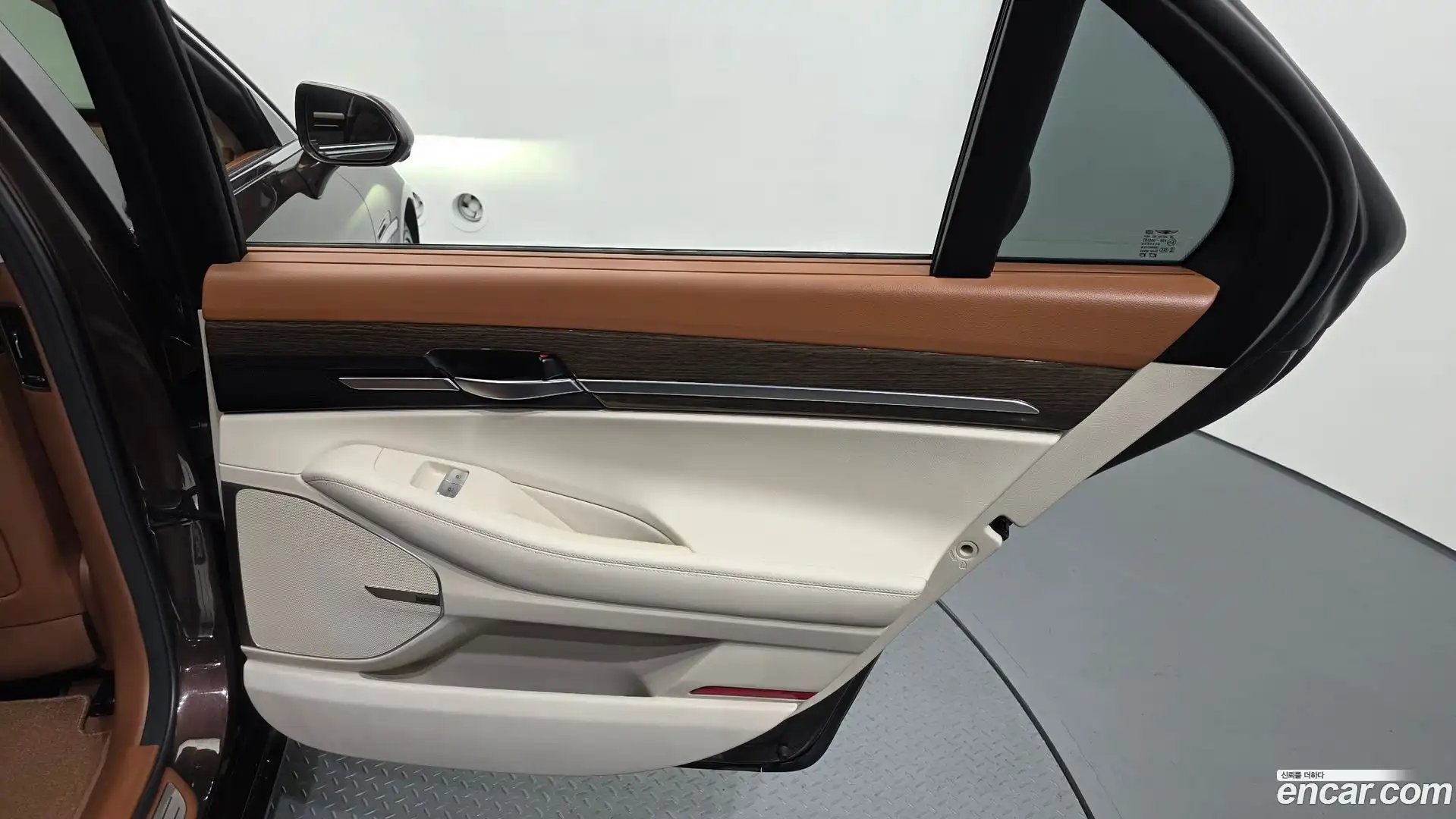 G90 Genesis 2021.3-INNER-035