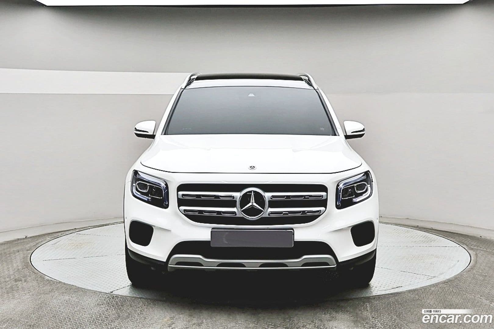 Main__Slider__Photo:GLB-Class Mercedes-Benz 2021.8-0