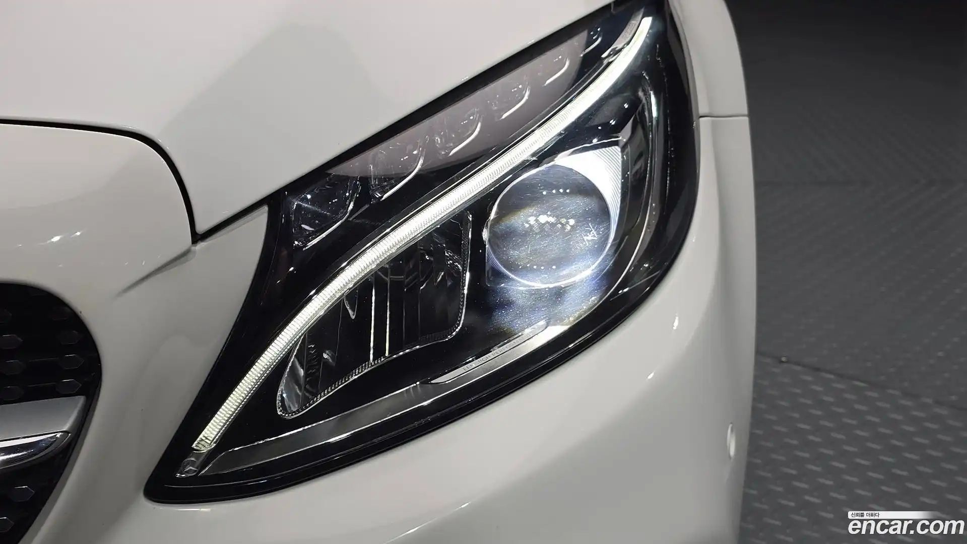 C-Class Mercedes-Benz 2018.5-OUTER-032