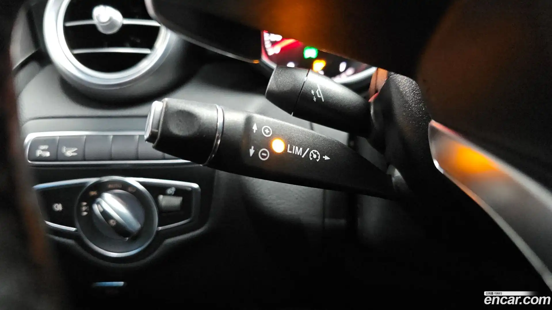 C-Class Mercedes-Benz 2018.5-OPTION-043