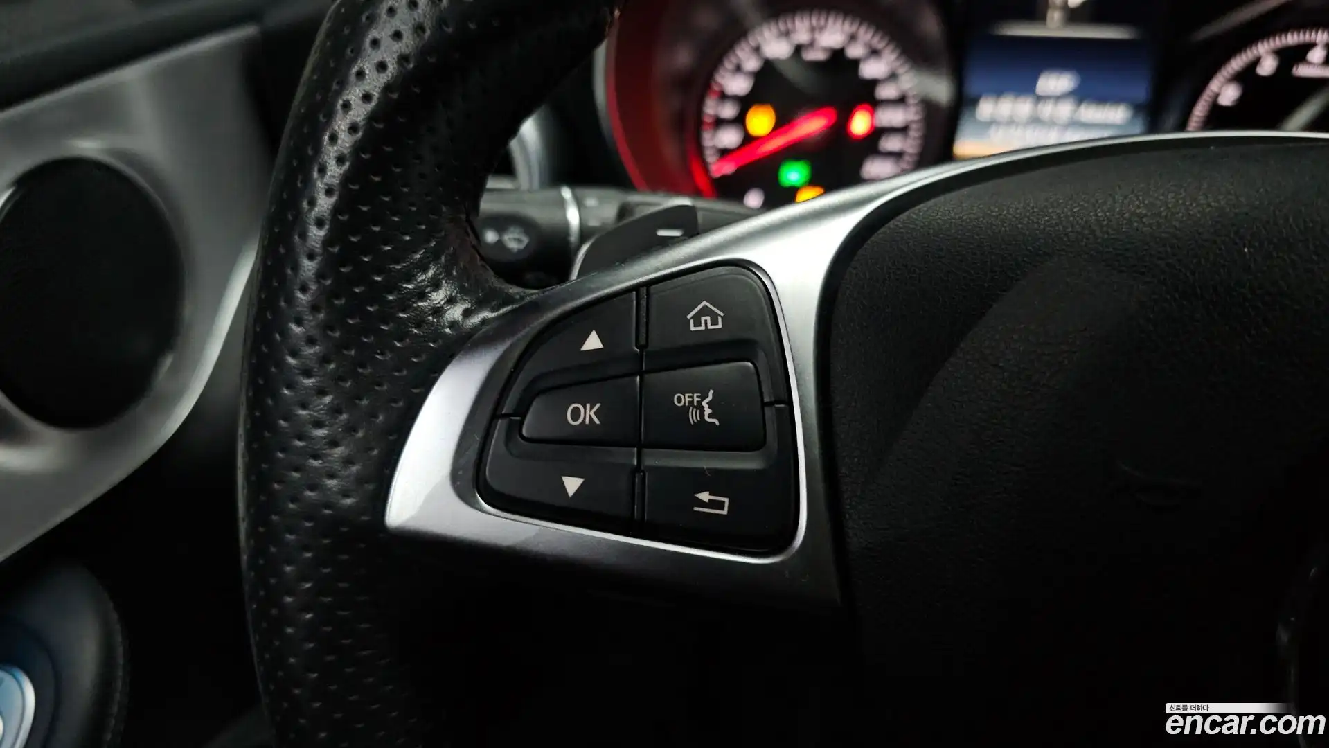C-Class Mercedes-Benz 2018.5-OPTION-044