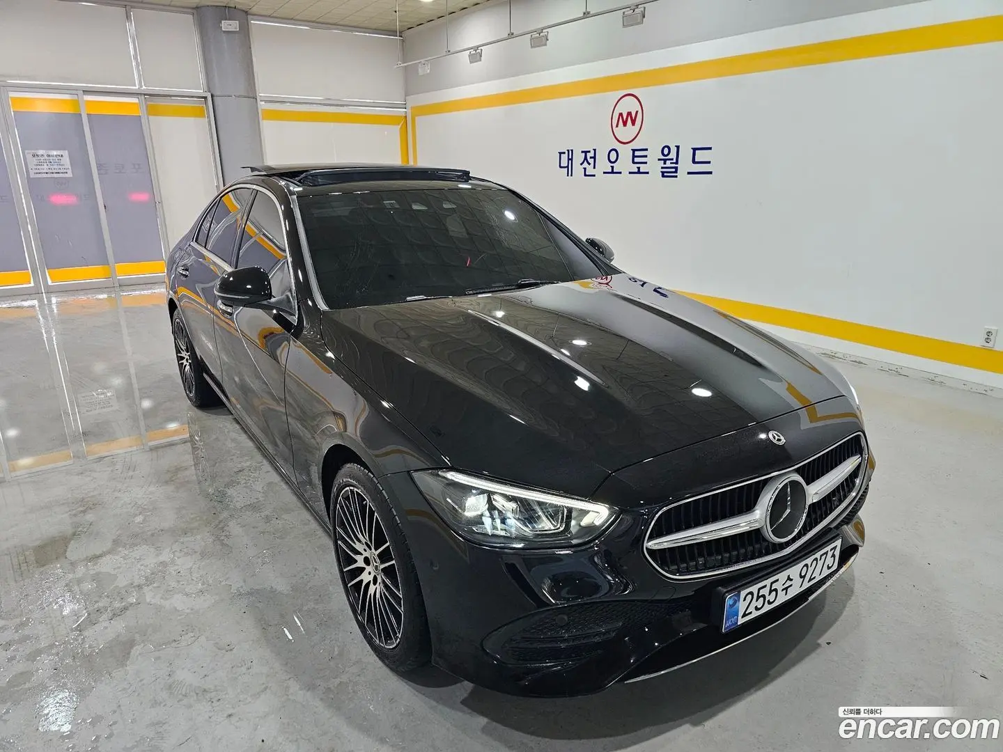 Main__Slider__Photo:C-Class Mercedes-Benz 2024.10-0