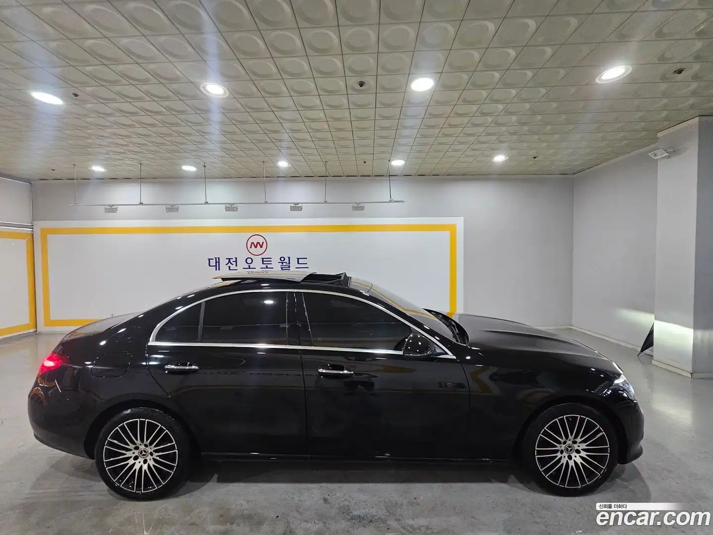 C-Class Mercedes-Benz 2024.10-INNER-008