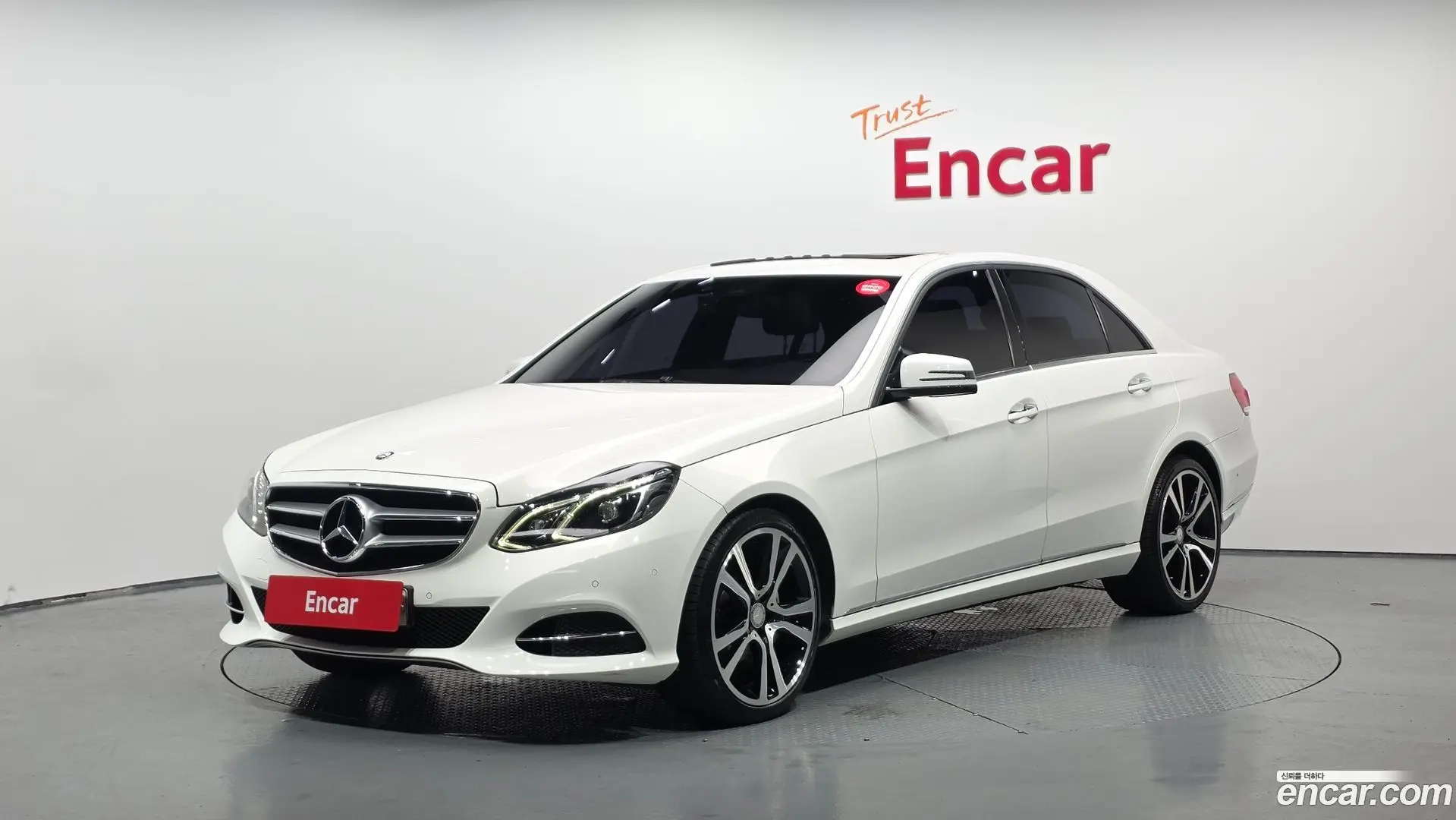 Main__Slider__Photo:E-Class Mercedes-Benz 2013.11-0