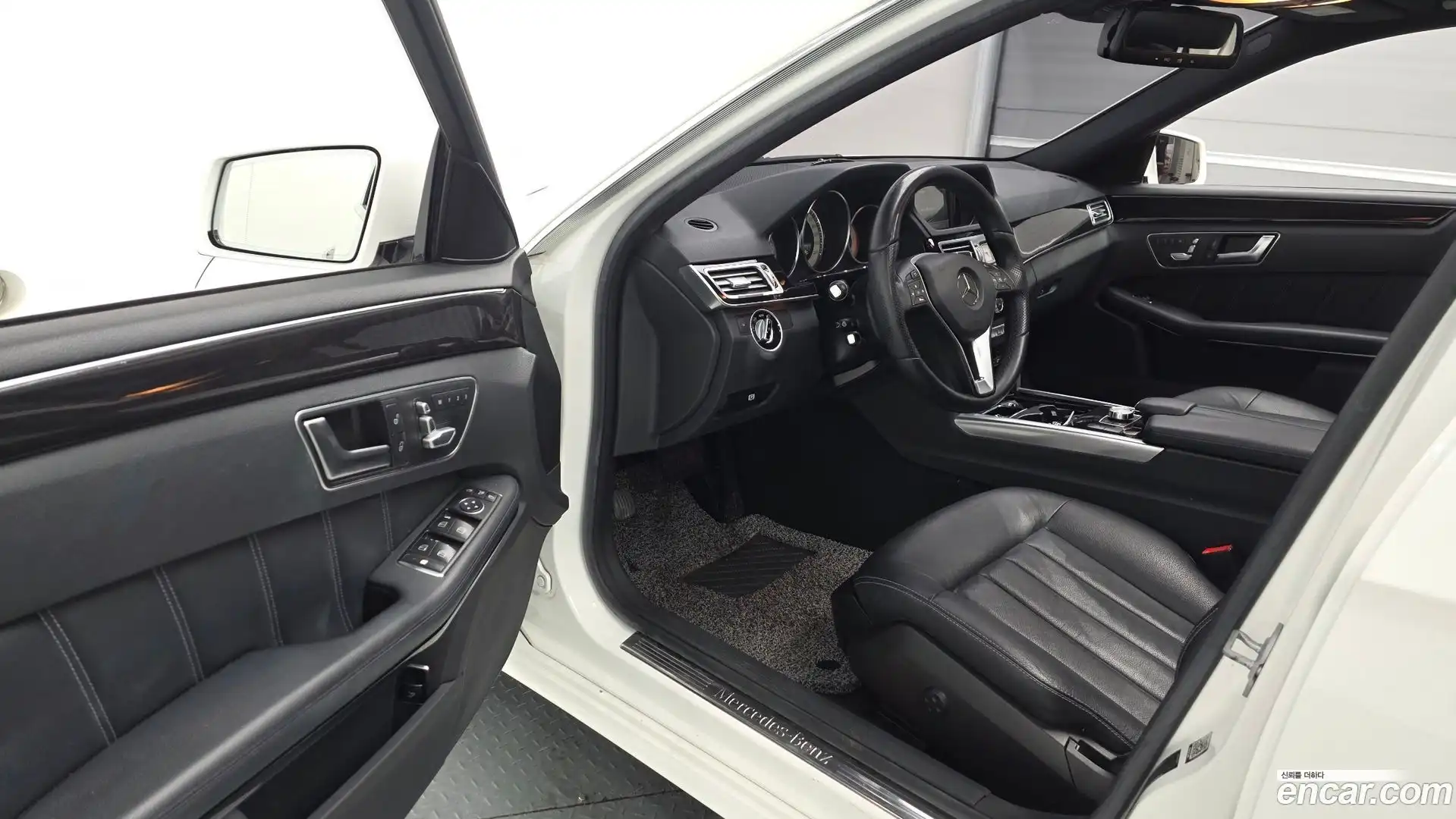 E-Class Mercedes-Benz 2013.11-INNER-010