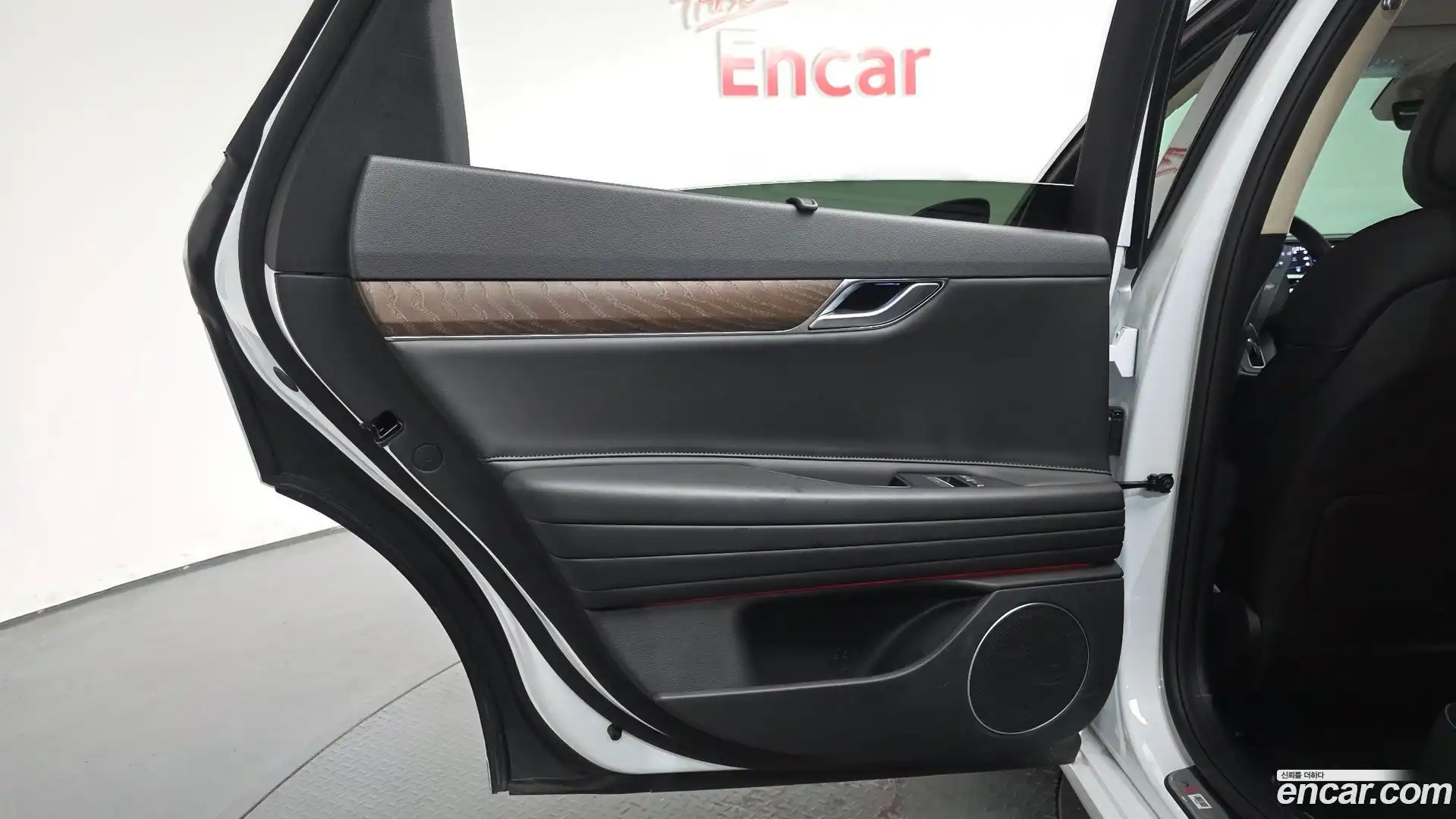G80 Genesis 2024.3-INNER-035