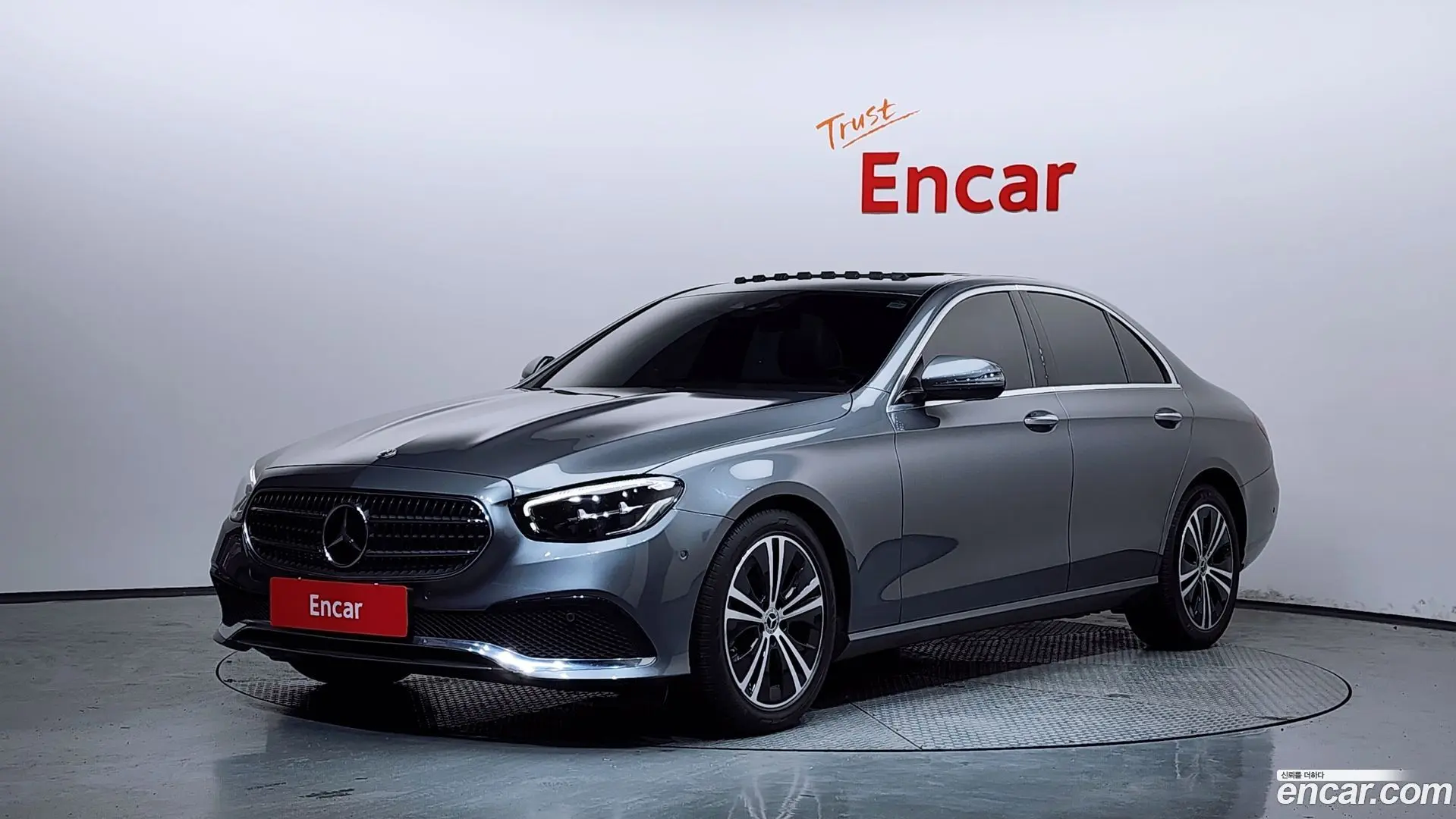 Main__Slider__Photo:E-Class Mercedes-Benz 2021.6-0